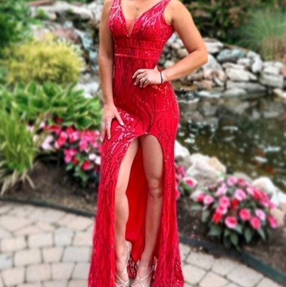 Red Tank, Slit Thigh, Sleeveless,  Contrast Sequined Maxi Gown for Speci… - Picture 14 of 15